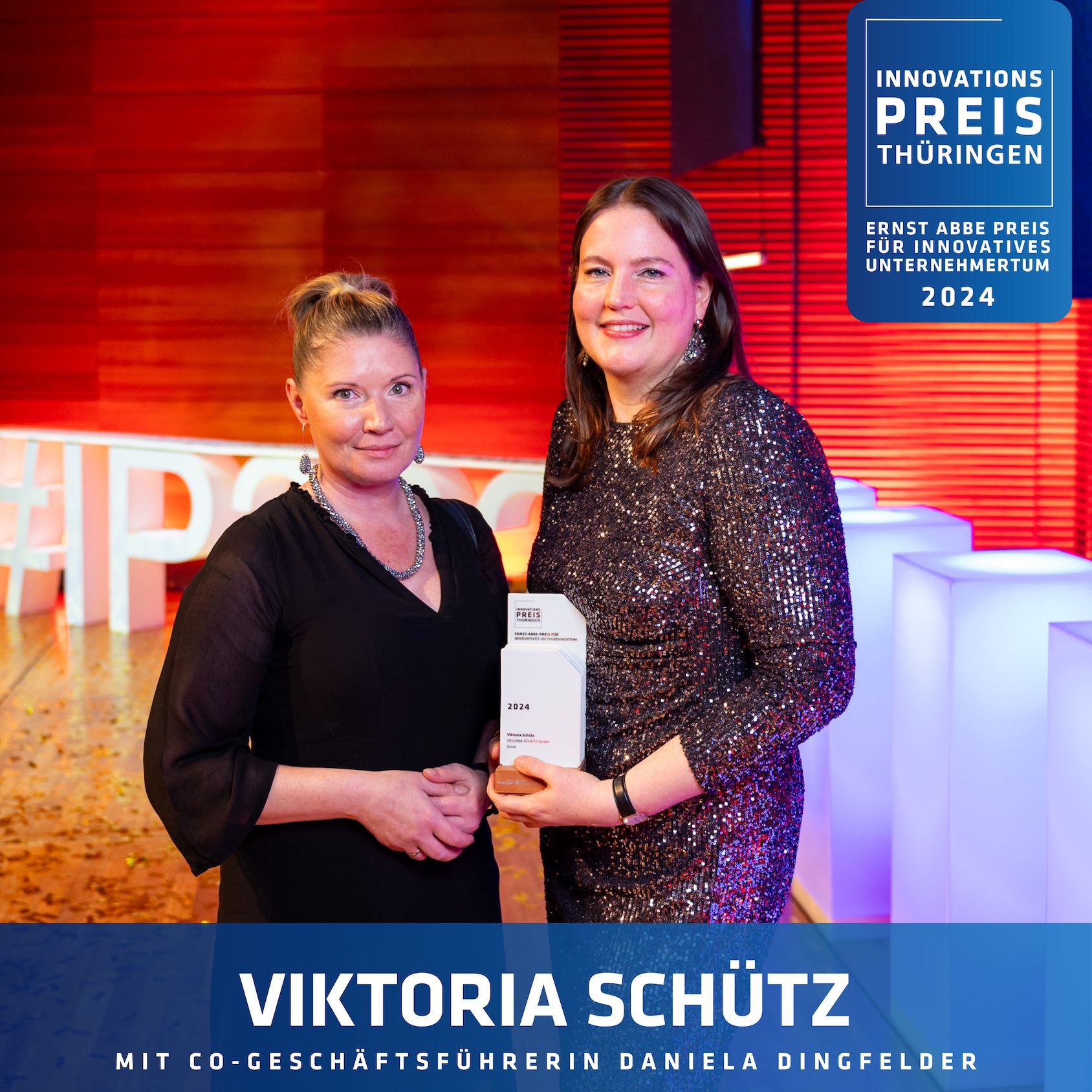 Viktoria Schütz und Daniela Dingfelder mit dem Ernst-Abbe-Preis